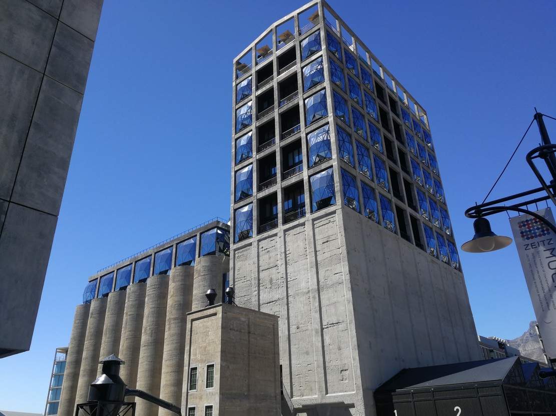 Fachada do Zeitz MOCAA, museu de arte contemporânea em Cape Town, um ponto turístico imperdível durante uma viagem para a África do Sul