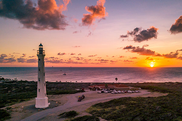 Faro California al atardecer