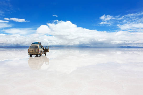 Jeep en Salar de Uyuni Bolivia