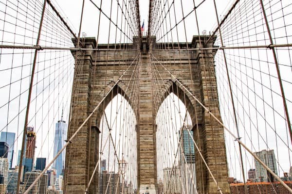 imagem da ponte do brooklyn, um dos principais pontos turísticos de nova york
                