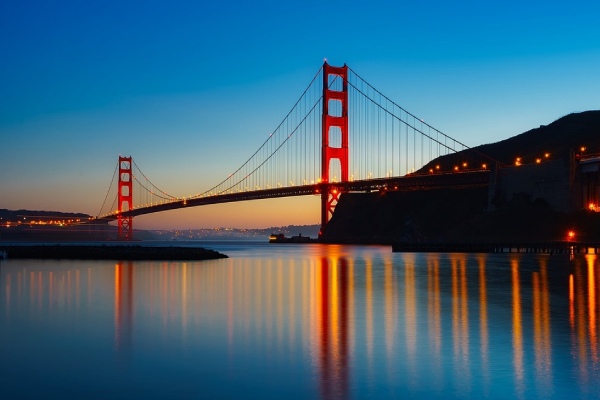 imagem da golden gate bridge, um dos cartões postais da cidade de san francisco, na califórnia, estados unidos