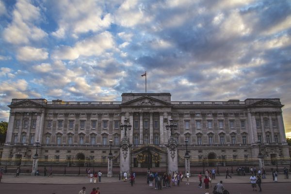 imagem da fachada do palácio de buckingham, em Londres