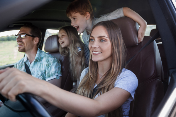 Familia Viajando en auto