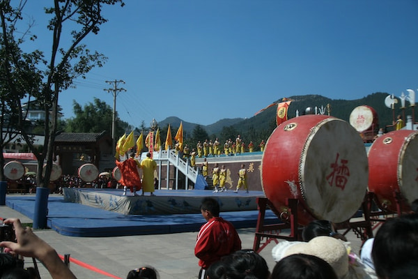 Apresentação de Kung Fu no Templo Shaolin em Henan, na China.