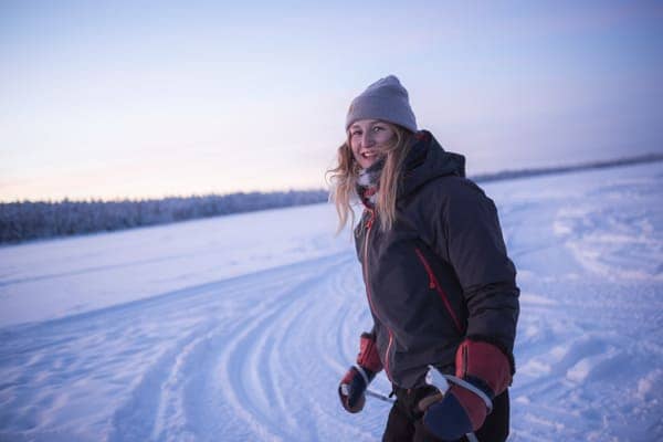 Mujer en la nieve