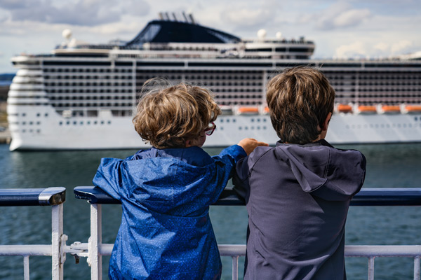 Niños en un crucero