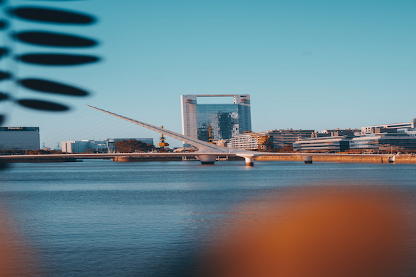 Visão panorâmica da Ponte da Mulher, em Buenos Aires.