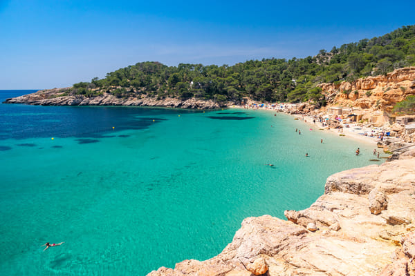 Playa de Cala Saladeta, Ibiza, España.