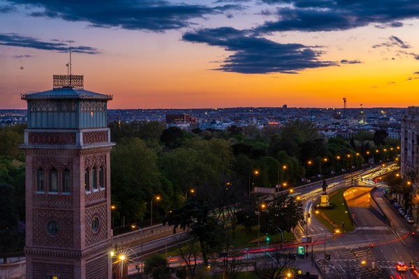  imagem de Madri, capital da Espanha, para falar sobre viagem para a Espanha