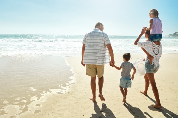 familia disfrutando de las playas de Miami