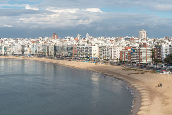 Playa Pocitos en Montevideo, Uruguay