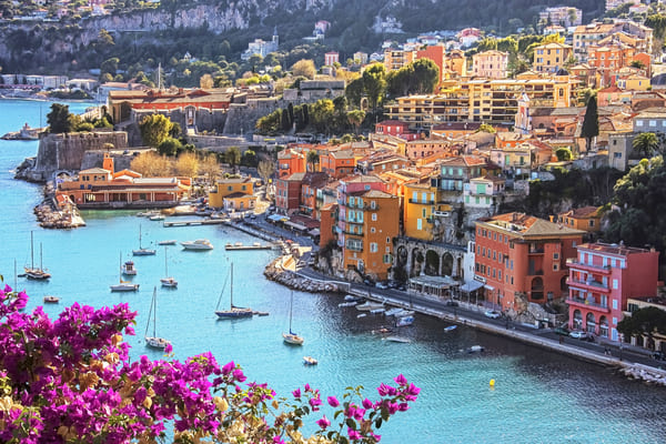 Villefranche-sur-mer pueblo en Francia.