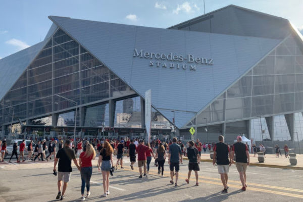 Exterior del Mercedes-Benz Stadium en Atlanta antes de un partido.