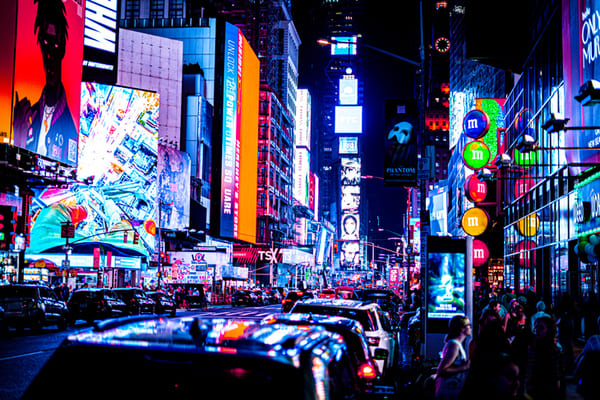 Vista de Times Square de noche 