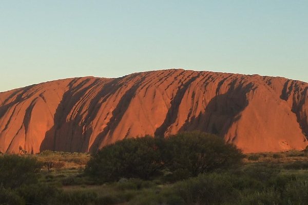 Uluru, monumento localizado no Parque Nacional Uluru-Kata Tjuta, na Austrália, Oceania