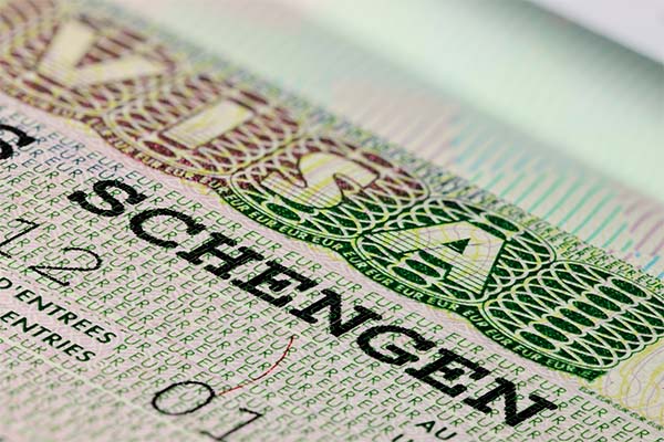 Foto de cerca de una Visa Schengen.