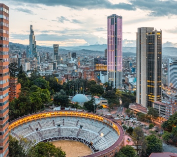 Imagen de vista panorámica del atardecer en Bogotá.