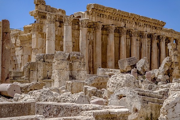 imagem do Fórum Romano, um dos principais monumentos da Roma Antiga