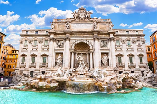 Imagen de frente sobre la Fontana Di Trevi