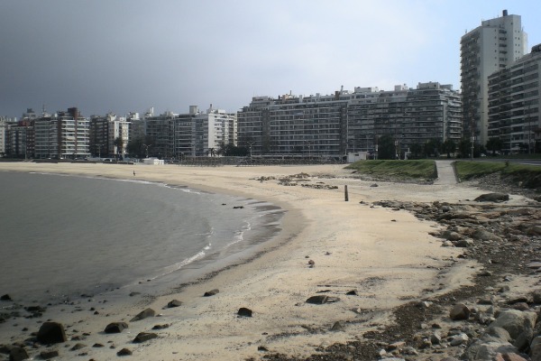 Imagem da Rambla em Montevidéu, capital do Uruguai
          