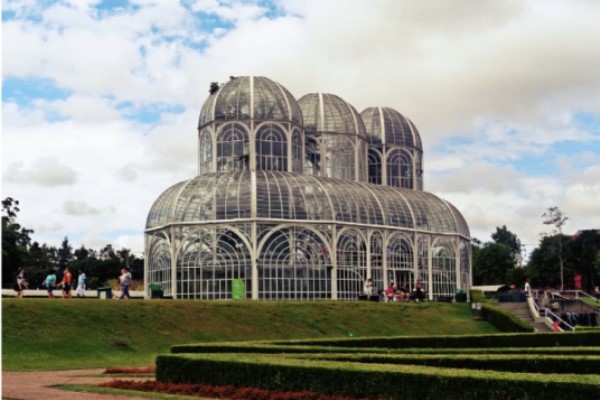 imagem do Jardim Botânico, em Curitiba, capital do Paraná 
                    