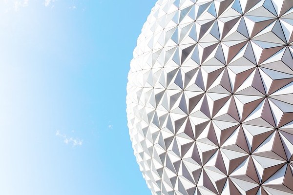 imagem da Spaceship Earth, símbolo do Epcot, para falar sobre viagem para a Disney