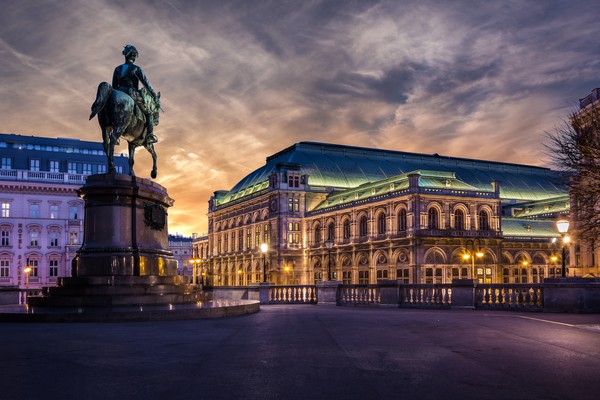 Que ver en Viena. Vista de la Ópera Estatal de Viena al amanecer