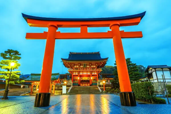 imagem de um portão tradicional japonês na cidade de Kyoto