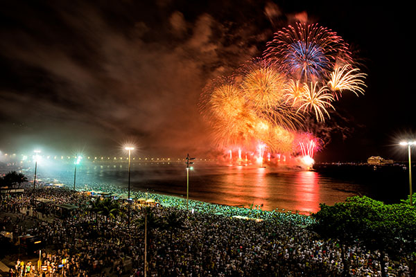 Fiesta de Réveillon en playa de Copacabana, Río de Janeiro