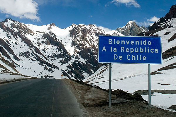 Cartel de bienvenida a Chile en la frontera de los Andes