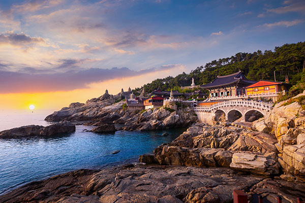 Templo Haedong Yonggungsa en Busan, Corea del Sur.