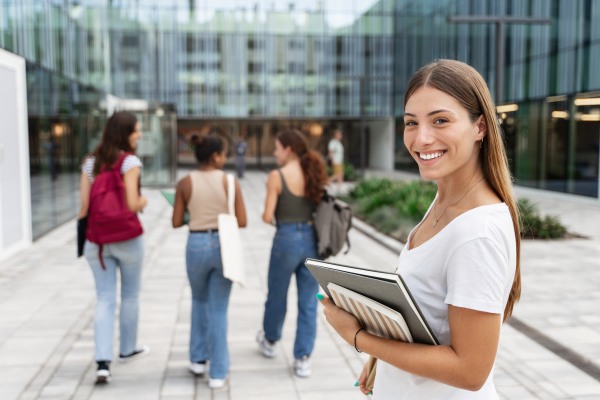 Joven argentina en un intercambio estudiantil universitario.