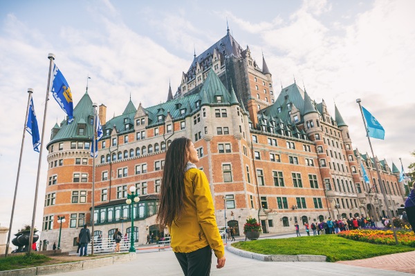 Mujer turista en Québec, Canadá