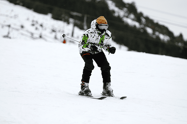 Imagem de homem esquiando em Bariloche