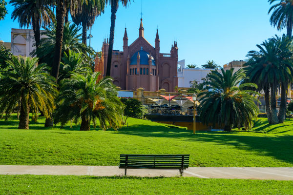 vista panorámica del barrio de Recoleta desde una plaza.