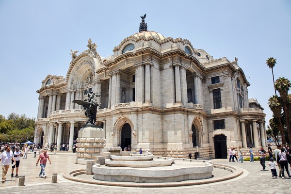 Vista panorámica del Palacio de Bellas Artes en el Centro Histórico, una de las cosas que hacer en Ciudad de México