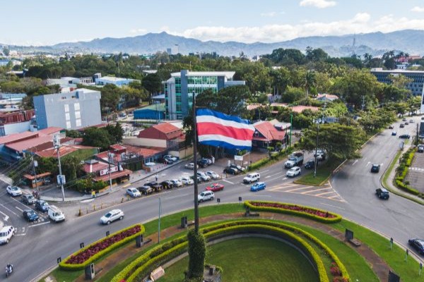Vista aérea de la ciudad de San José, una de las cosas que hacer en Costa Rica