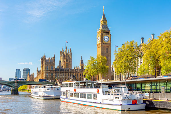 Muelle de Westminster y Cámaras del Parlamento con el Big Ben, Londres