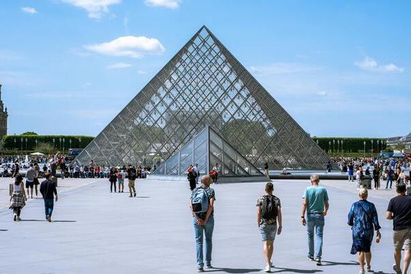 museo del louvre en francia