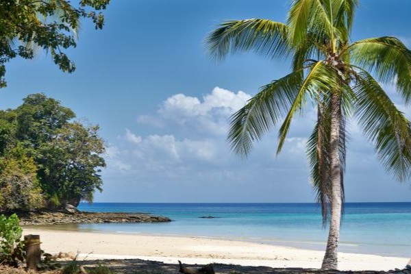 Playa de Panamá en un día despejado.