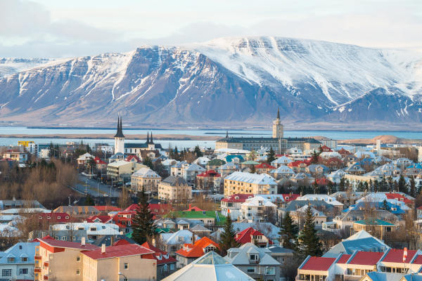 Vista panorámica de Reykjavik, Islandia, durante el invierno.