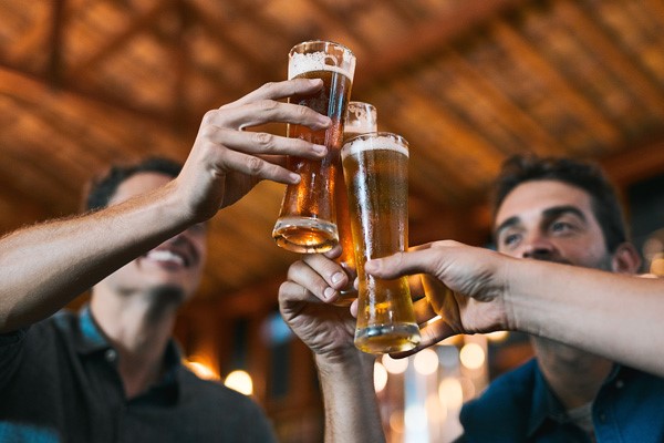 Friends drinking beer