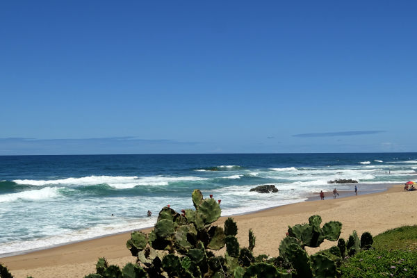 Imagen de la playa Stella Maris en Salvador de Bahía, Brasil.